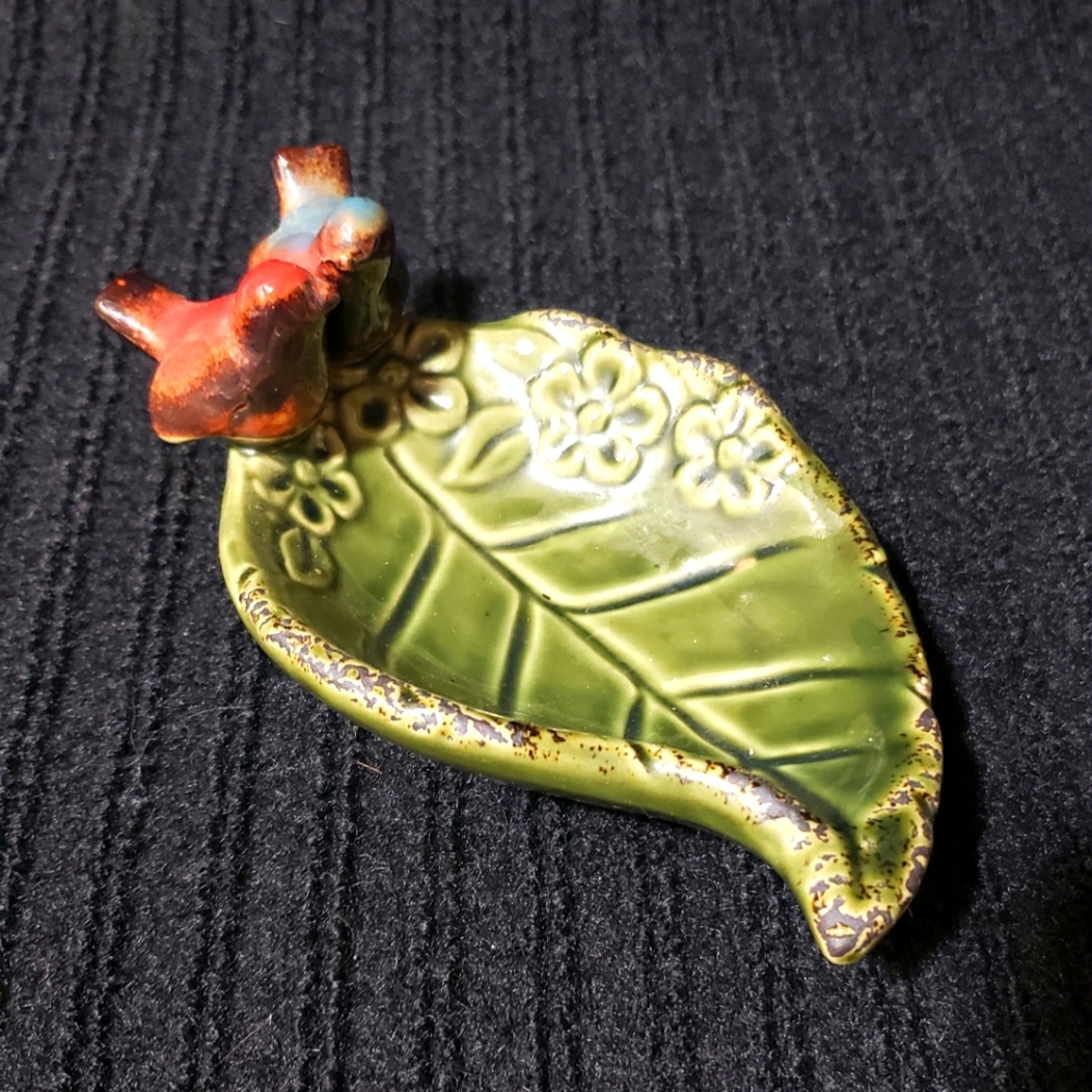 Ceramic Bird on Green Leaf Cracker Barrel Trinket Dish
